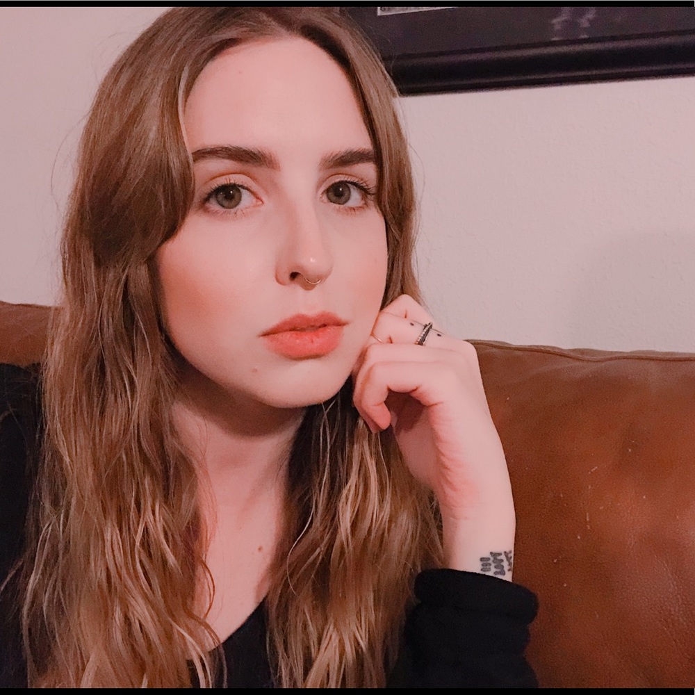 Meet your Posher, Cassandra